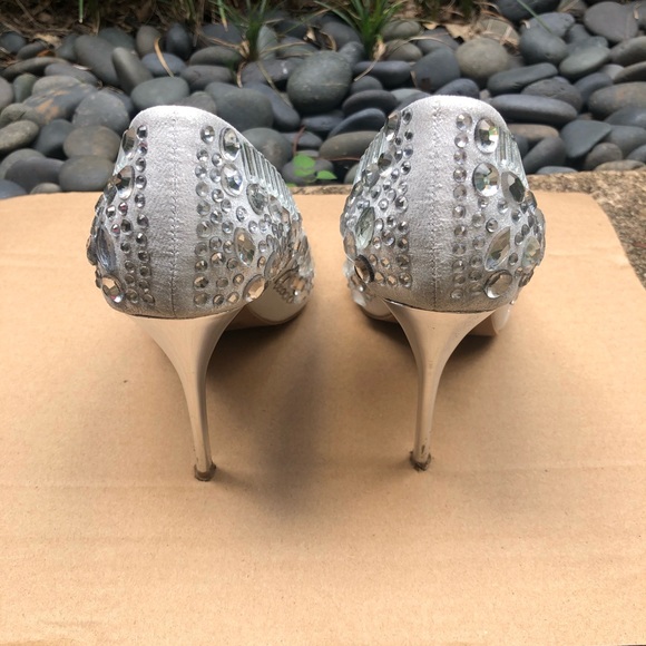 Clear Rhinestone Jewel Pointy Toe Heel Pump 8 - Picture 3 of 4